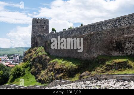 Akhaltsikhe, Géorgie - 19 juin 2018: Vue principale du complexe château médiéval de Rarati à Akhaltsikhe est célèbre sites touristiques géorgiens à la journée ensoleillée, Geo Banque D'Images