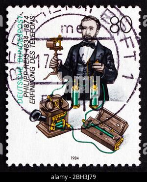 ALLEMAGNE - VERS 1984: Un cachet imprimé en Allemagne montre Philipp Reis, physicien et inventeur, vers 1984 Banque D'Images