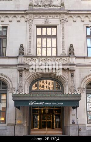 Gros plan de l'entrée de la rue Burrard et façade de l'hôtel Fairmont Vancouver, au centre-ville de Vancouver, en Colombie-Britannique, au Canada Banque D'Images