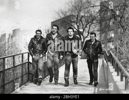 Henry Winkler, Perry King, Sylvester Stallone, Paul Mace, The Lords of Flatbush (1971) Columbia Pictures référence du dossier # 33962-593THA Banque D'Images