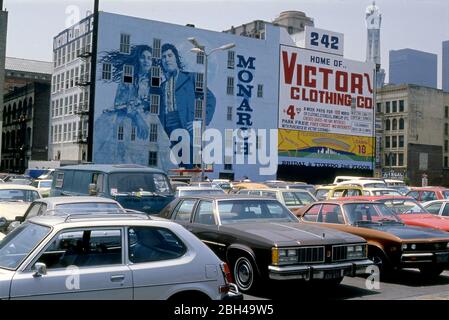 Fresque intitulée Bode et Groom peinte par l'artiste Kent Twitchell dans les années 1970 au centre-ville de Los Angeles, Californie. Banque D'Images