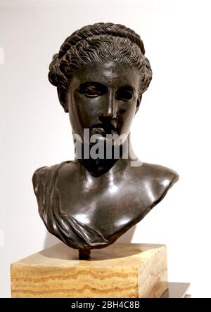 Buste de Berenice ou Artémis, bronze romain. 1ère cent. C.-B. Villa de Papiry, Herculaneum. Musée archéologique de Naples, Italie. Banque D'Images