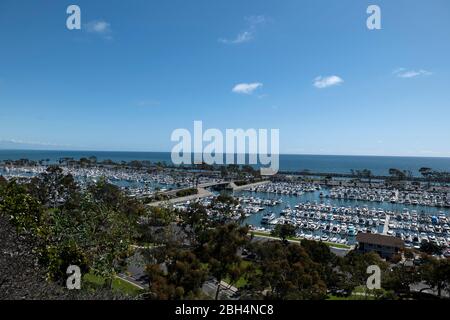 Vue aérienne sur le magnifique port de Dana point dans le comté d'Orange en Californie Banque D'Images