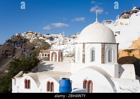 Église orthodoxe grecque de la ville de Fira, île de Santorin, Cyclades, Grèce, Europe Banque D'Images