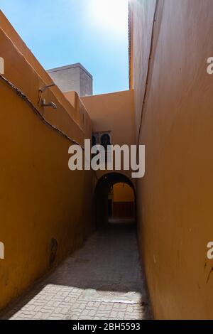 Passage dans la Médina de Marrakech Maroc Banque D'Images