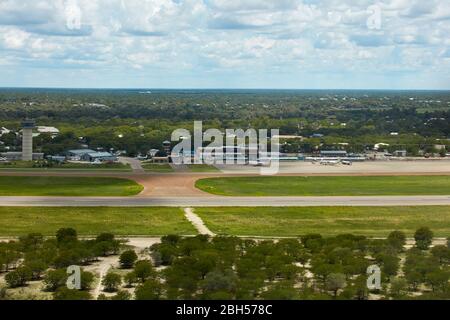Aéroport de Maun, Maun, Botswana, Afrique - aérien Banque D'Images