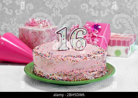 Gateau D Anniversaire 16 Photo Stock Alamy