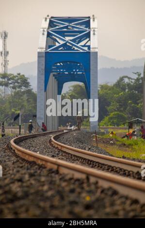 Pont ferroviaire sur la rivière Banque D'Images