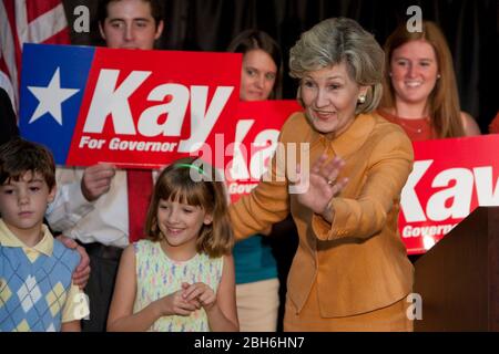 Austin, Texas le 17 août 2009 : le sénateur américain Kay Bailey Hutchison mène des campagnes au centre des anciens étudiants de l'Université du Texas après avoir annoncé sa candidature à la nomination républicaine au poste de gouverneur du Texas. ©Bob Daemmrich Banque D'Images