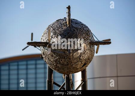 Friedrichshafen, Allemagne. 23 avril 2020. La police vérifie auprès d'un Zeppelin NT si les personnes de la région de l'Arbousee-Haut-Swabia respectent les règles de confinement du virus corona. Friedrichshafen, 23 avril 2020 | usage international crédit: dpa/Alay Live News Banque D'Images