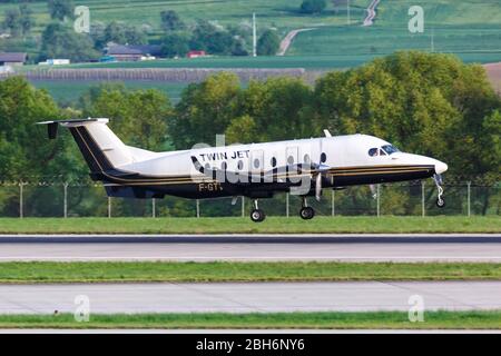 Stuttgart, Allemagne – 24 avril 2018 : avion Twin Jet Beech 1900 D à l'aéroport de Stuttgart (STR) en Allemagne. Banque D'Images