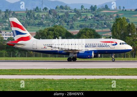 Stuttgart, Allemagne – 24 avril 2018 : avion Airbus A 319 de British Airways à l'aéroport de Stuttgart (STR) en Allemagne. Airbus est une entreprise européenne d'avions Banque D'Images