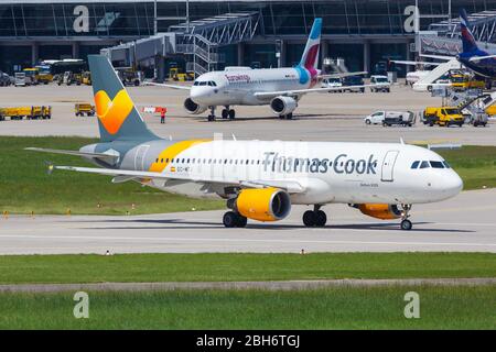 Stuttgart, Allemagne – 23 mai 2019 : Thomas Cook Airlines Baléares Airbus A320 à l'aéroport de Stuttgart (STR) en Allemagne. Banque D'Images