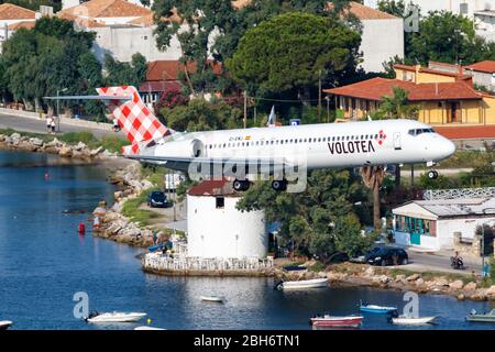 Skiathos, Grèce – 31 juillet 2019 : avion Volotea Boeing 717 à l'aéroport de Skiathos (JSI) en Grèce. Banque D'Images