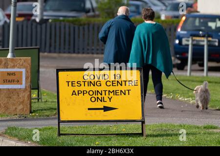 Grangemouth, Écosse, Royaume-Uni. 24 avril 2020. Centre de test de l'unité Covid-19 à Grangemouth. Le centre, qui teste les travailleurs du NHS, a ouvert hier mais a vu très peu de gens arriver à des tests. Iain Masterton/Alay Live News Banque D'Images