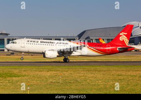 Guangzhou, Chine – 24 septembre 2019 : avion Airbus A 320 de Shenzhen Airlines à l'aéroport de Guangzhou (CAN) en Chine. Banque D'Images