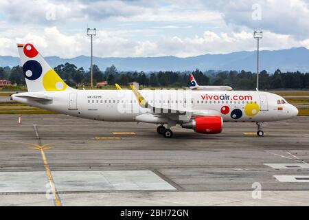 Medellin, Colombie - janvier 27, 2019 Vivaair : Airbus A320 avion à l'aéroport de Medellin (MDE) en Colombie. Banque D'Images