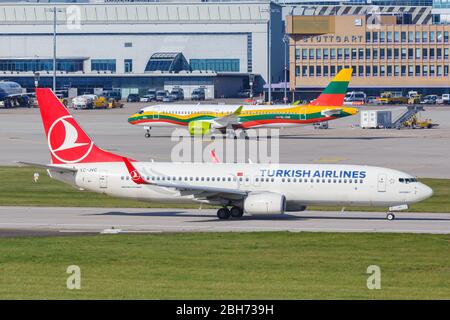 Stuttgart, Allemagne – 20 octobre 2019 : Boeing 737 de Turkish Airlines à l'aéroport de Stuttgart (STR) en Allemagne. Banque D'Images