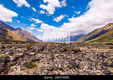 Vue sur le début rocheux de la rivière glaciaire Tasman, Canterbury, Nouvelle-Zélande Banque D'Images