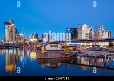 Centre des expositions de Melbourne et rivière Yarra la nuit Banque D'Images