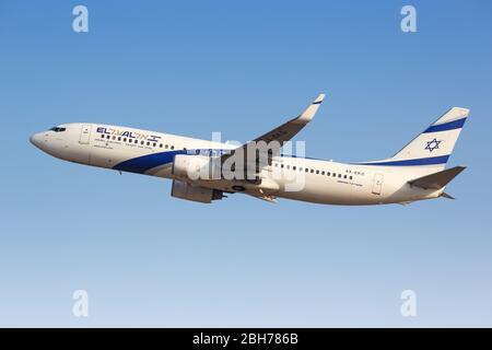 Tel Aviv, Israël – 24 février 2019 : avion Boeing 737-800 El Al Israel Airlines à l'aéroport de tel Aviv (TLV) en Israël. Boeing est une compagnie aérienne américaine Banque D'Images