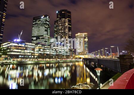 Pont Queens vue sur le CBD de Flinders Walk Banque D'Images