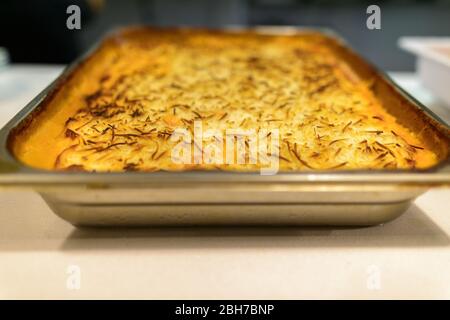 Célèbre plat Moussaka de cuisine turque et grecque Banque D'Images