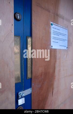 Le restaurant chinois est monté à bord et enfermé pendant le verrouillage du cornonavirus, Chicheser, West Sussex, Angleterre Banque D'Images