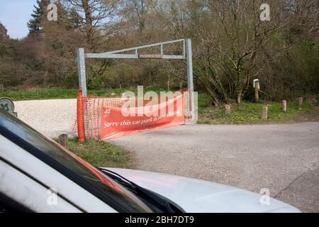 Campagne équipement parking fermeture du parc pendant le verrouillage du coronavirus, avril 2020, West Sussex, Angleterre Banque D'Images