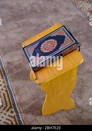 Le livre Saint le livre Saint Coran.musulman dans la mosquée, Jordanie Banque D'Images