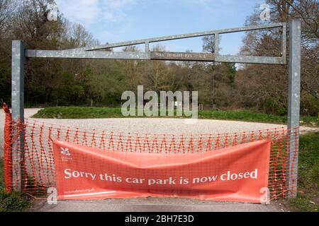 Campagne équipement parking fermeture du parc pendant le verrouillage du coronavirus, avril 2020, West Sussex, Angleterre Banque D'Images