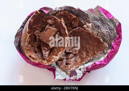 NOMO pas de légumes et sans fruits et œufs de Crunch isolés sur fond blanc - chocolat végétalien crémeux doux sans noix d'oeuf de gluten de lait Banque D'Images