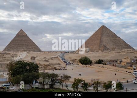 Pyramides de Gizeh; Al Haram, gouvernat de Gizeh, Egypte. Banque D'Images