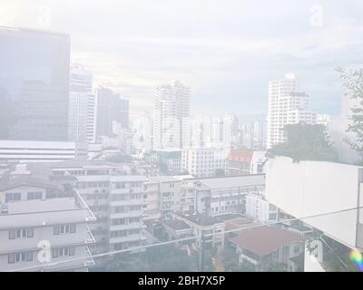 Photo d'Air dans la ville de Bangkok le matin plein de poussière pm2.0 en raison de la mauvaise circulation et d'autres travaux de construction de la ville à Bangkok, Thaïlande 2 janvier 2019 Banque D'Images