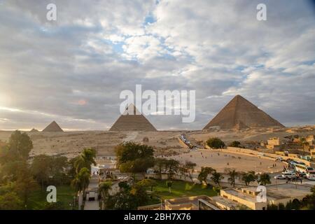 Pyramides de Gizeh; Al Haram, gouvernat de Gizeh, Egypte. Banque D'Images