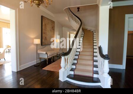 Austin Texas États-Unis, 1 octobre 2009: Intérieur de la Woodlawn privée, une maison grecque de style de renouveau d'avant la guerre de Sécession également connue sous le nom de la demeure de Pease. La maison reflète la maison du gouverneur du Texas, comme les deux ont été conçus par le constructeur Abner Cook. ©Bob Daemmrich Banque D'Images