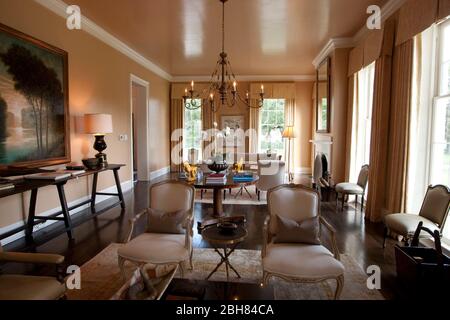 Austin Texas États-Unis, 1 octobre 2009: Intérieur de la Woodlawn privée, une maison grecque de style de renouveau d'avant la guerre de Sécession également connue sous le nom de la demeure de Pease. La maison reflète la maison du gouverneur du Texas, comme les deux ont été conçus par le constructeur Abner Cook. ©Bob Daemmrich Banque D'Images