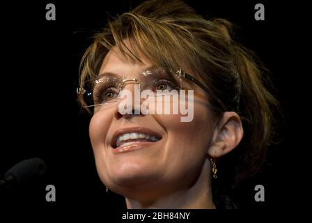 Cypress Texas États-Unis, 7 février 2010: Sarah Palin, ancienne gouverneure de l'Alaska, se présente à un événement de campagne pour le gouverneur conservateur du Texas Rick Perry trois semaines avant que les électeurs choisissent entre le gouverneur le plus ancien du Texas et leur sénateur américain de 17 ans Kay Bailey Hutchison. © Marjorie Kamys Cotera /Daemmrich photos Banque D'Images