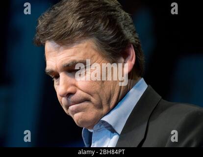 Cypress Texas États-Unis, 7 février 2010: Le gouverneur du Texas Rick Perry parle lors d'un événement de campagne trois semaines avant que les électeurs choisissent entre le gouverneur le plus ancien du Texas et leur sénateur américain de 17 ans Kay Bailey Hutchison. ©Marjorie Kamys Cotera /Daemmrich photos Banque D'Images