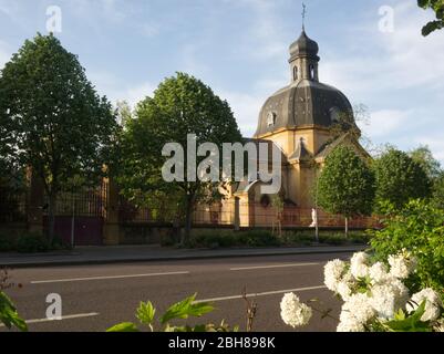 Vue sur la petite chapelle Saint-Charles-Borromée à Metz, découverte de l'ancienne architecture lors de la séquestration du coronavirus Banque D'Images