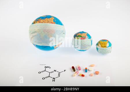 Formule chimique structurale de la molécule de favipiravir (avigan, T-705, favilavir) avec pilules. Il s'agit d'un médicament antiviral utilisé dans le traitement du virus Ebola, un Banque D'Images