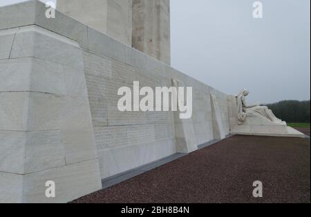 Crête de Vimy, Arras, France : 19 novembre 2012 : le Monument commémoratif national du Canada de la crête de Vimy commémore plus de 11 000 hommes de la Force expéditionnaire canadienne Banque D'Images