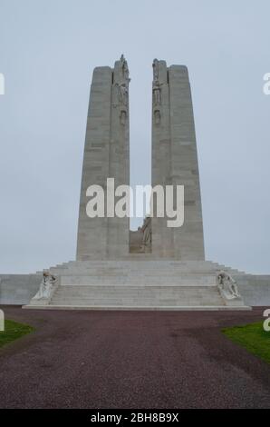 Crête de Vimy, Arras, France : 19 novembre 2012 : le Monument commémoratif national du Canada de la crête de Vimy commémore plus de 11 000 hommes de la Force expéditionnaire canadienne Banque D'Images