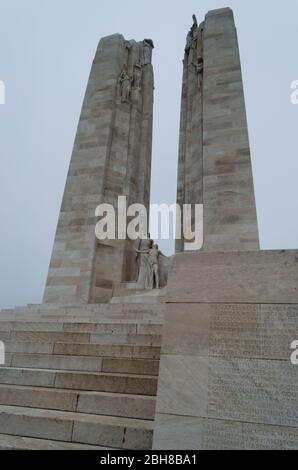 Crête de Vimy, Arras, France : 19 novembre 2012 : le Monument commémoratif national du Canada de la crête de Vimy commémore plus de 11 000 hommes de la Force expéditionnaire canadienne Banque D'Images