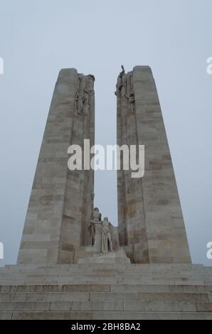 Crête de Vimy, Arras, France : 19 novembre 2012 : le Monument commémoratif national du Canada de la crête de Vimy commémore plus de 11 000 hommes de la Force expéditionnaire canadienne Banque D'Images