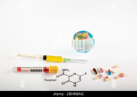 Formule chimique structurale de la molécule de favipiravir (avigan, T-705, favilavir) avec pilules. Il s'agit d'un médicament antiviral utilisé dans le traitement du virus Ebola, un Banque D'Images