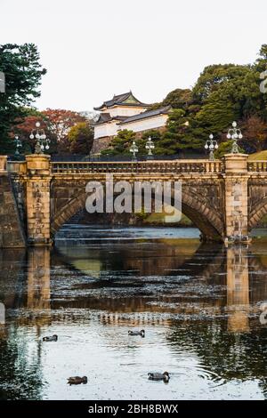 Le Japon, Honshu, Tokyo, Palais Impérial, le pont Nijubashi Banque D'Images