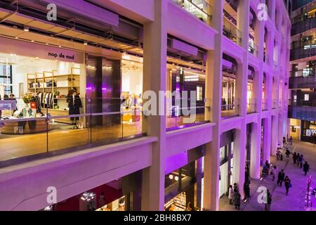 Le Japon, Honshu, Tokyo, Marunouchi, Kitte, vue sur l'intérieur du bâtiment Banque D'Images