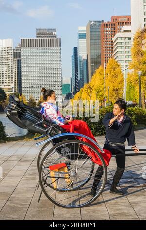 Le Japon, Honshu, Tokyo, Marunouchi, touristiques en Rickshaw Banque D'Images