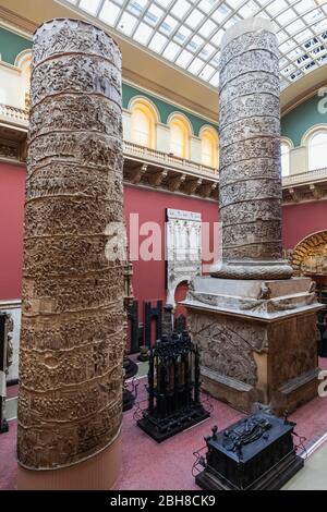 L'Angleterre, Londres, Knightsbridge, Victoria and Albert Museum, le Cast Tribunaux Banque D'Images